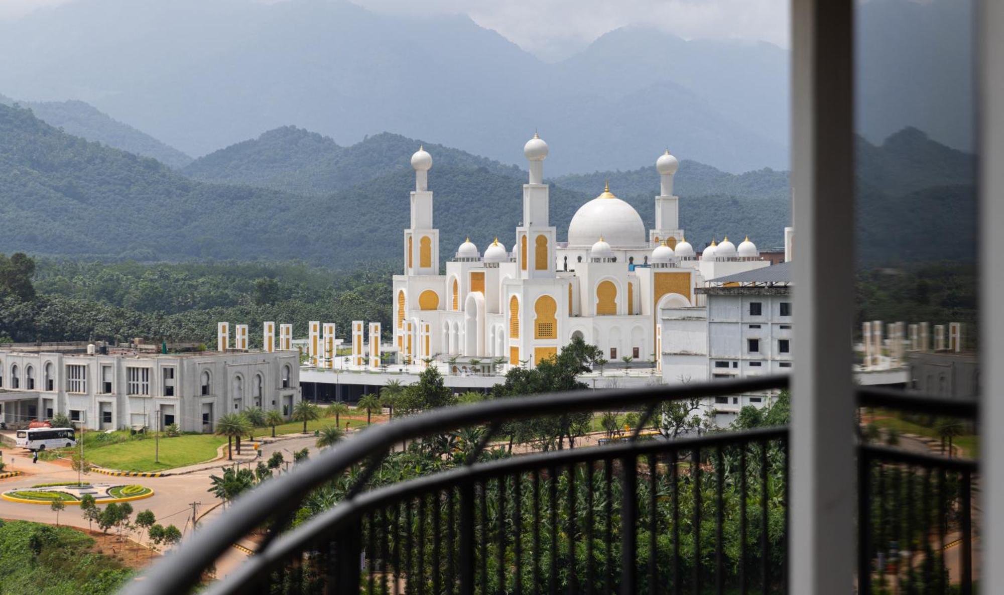 Fezinn Hotel - Best Wayanad Hotel In 2024 コージコード エクステリア 写真