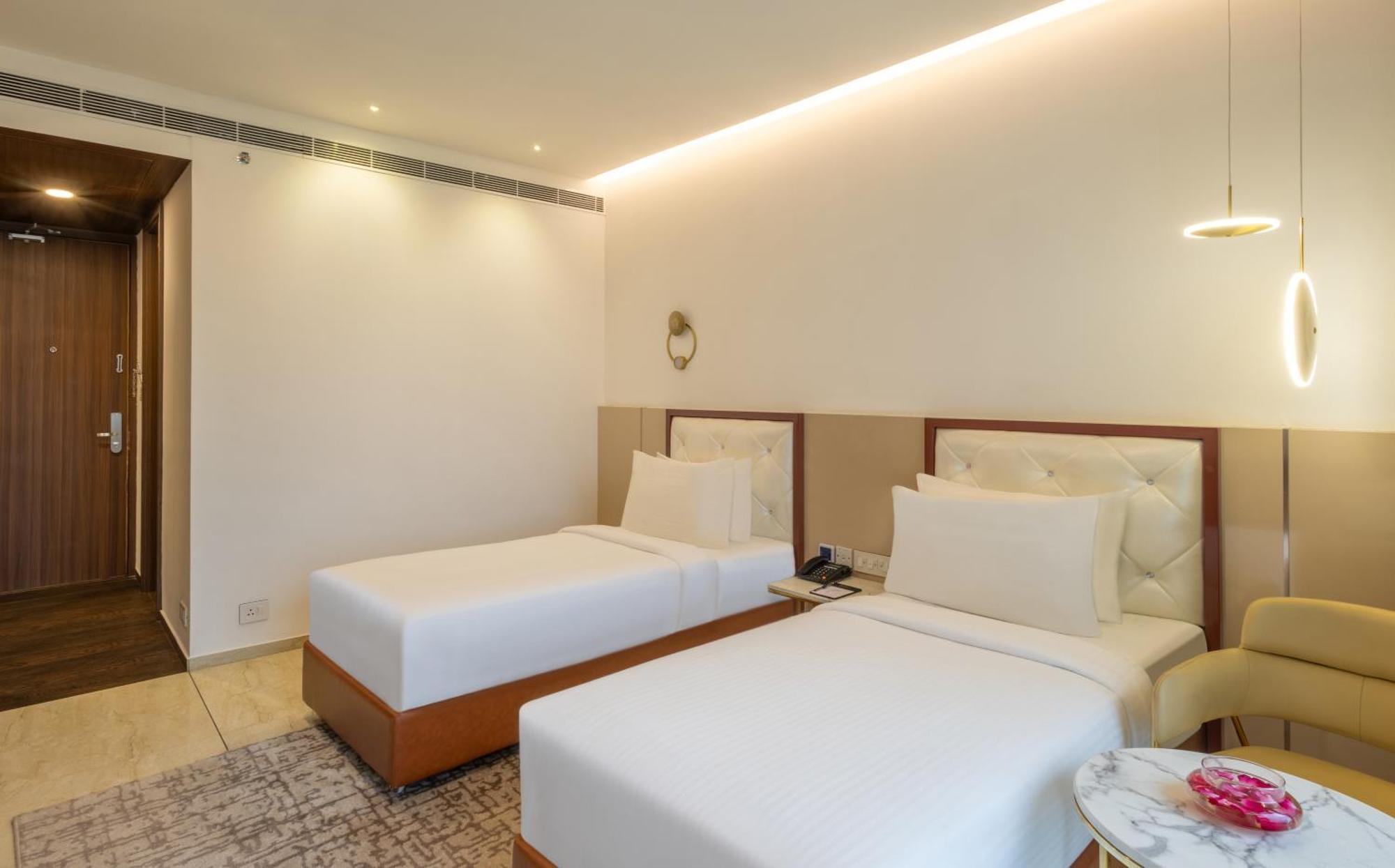 Fezinn Hotel - Best Wayanad Hotel In 2024 コージコード エクステリア 写真