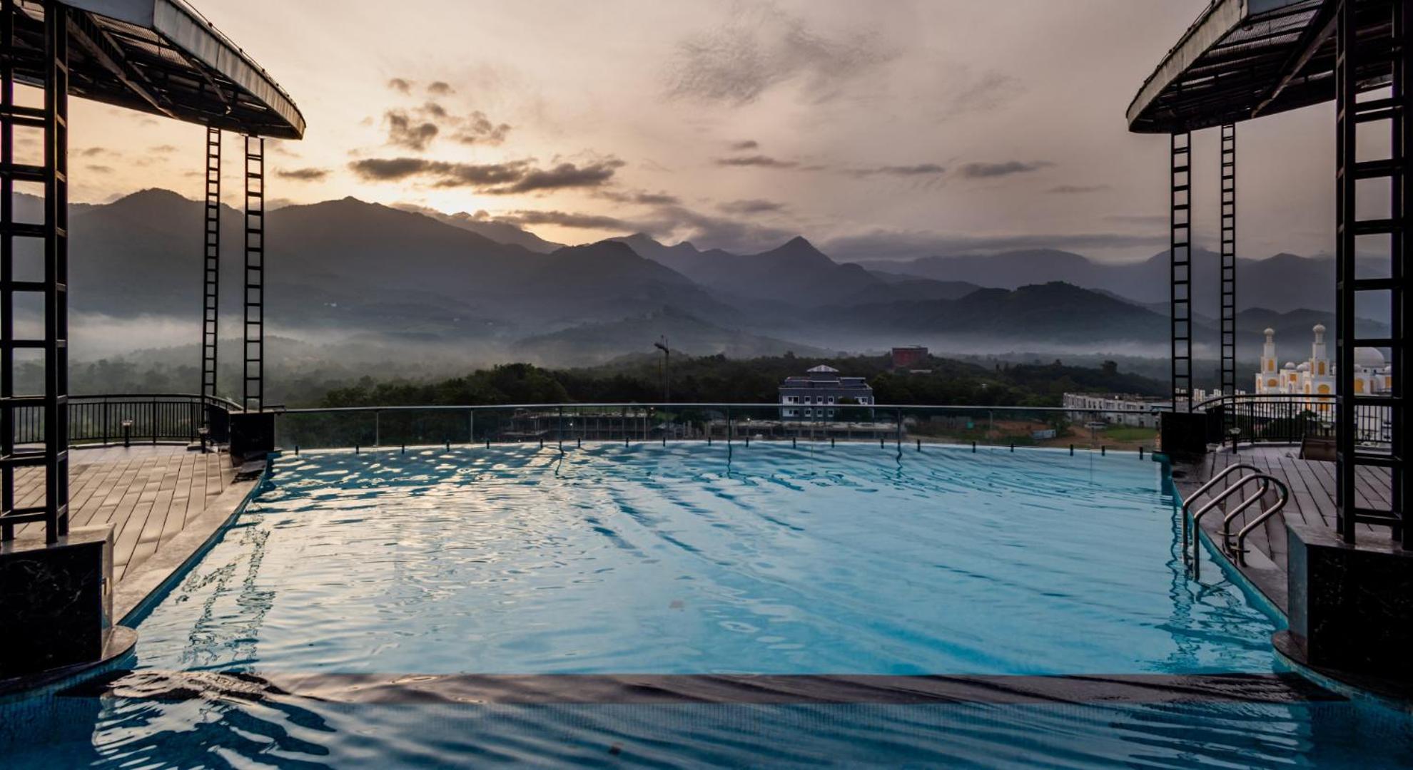 Fezinn Hotel - Best Wayanad Hotel In 2024 コージコード エクステリア 写真
